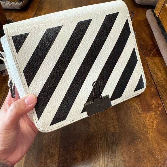 Preloved Off White Diagonal Flap Bag - Picture 16 of 16